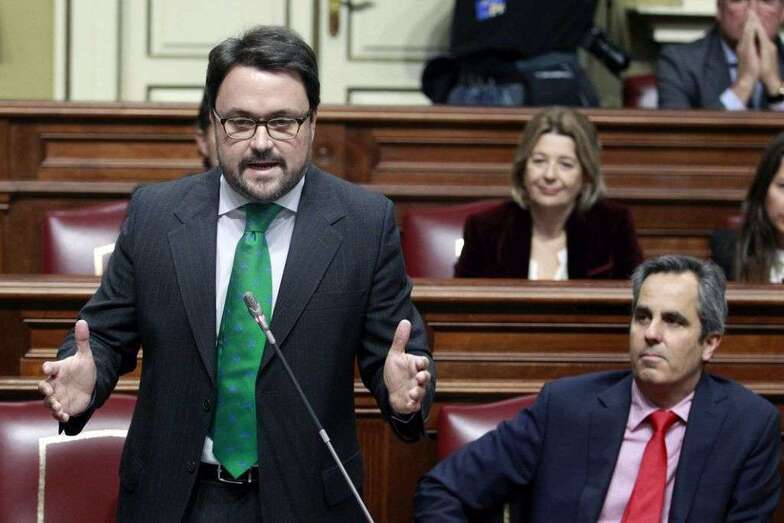 Asier Antona durante una intervención en el Parlamento canario (Foto TA)
