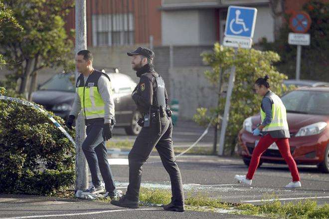 Agentes de la Policía Nacional rastreando el lugar donde se perpetró el crimen (Foto TA)