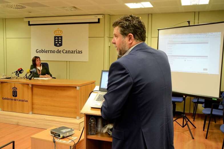 Imagen de la presentación del nuevo impreso de matrícula (Foto TA)