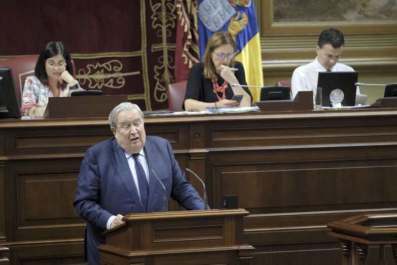 Saavedra, este martes durante su intervención en el Parlamento de Canarias (Foto TA)
