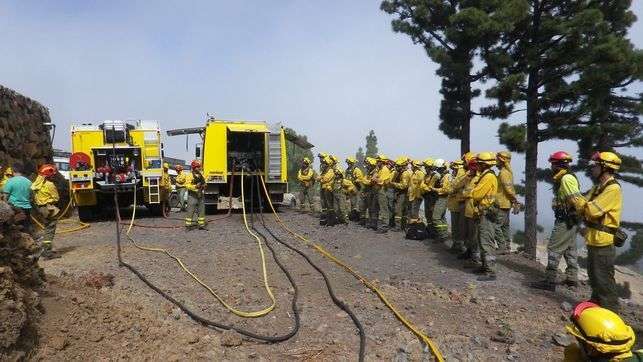 Imagen de archivo de brigadas contra incendio forestales (Foto TA)