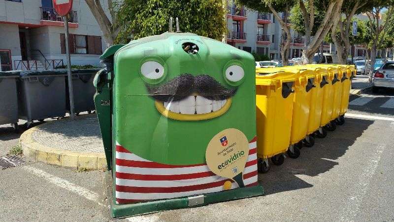 Cada grancanario depositó una media de 11,2 kg al contenedor amarillo y 12,6 al azul (Foto TA)