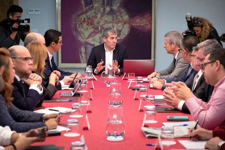 El presidente Fernando Clavijo, durante el encuentro con el Consejo Asesor (Foto TA)