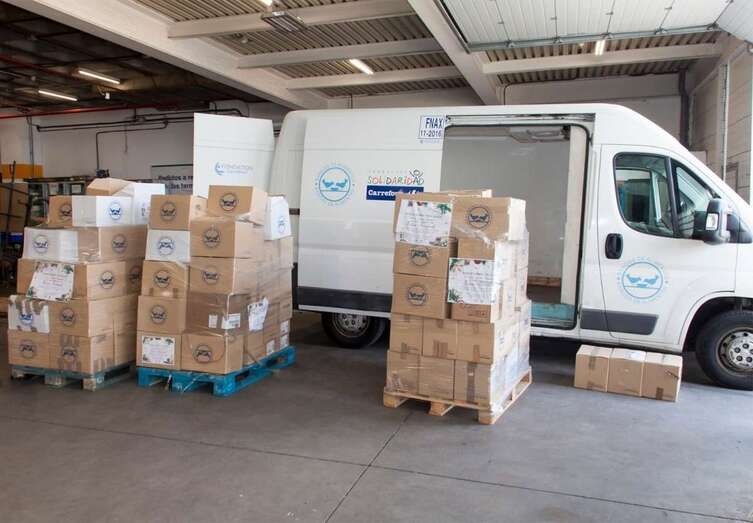 Imagen de archivo de una donación al Banco de Alimentos de Las Palmas (Foto TA)