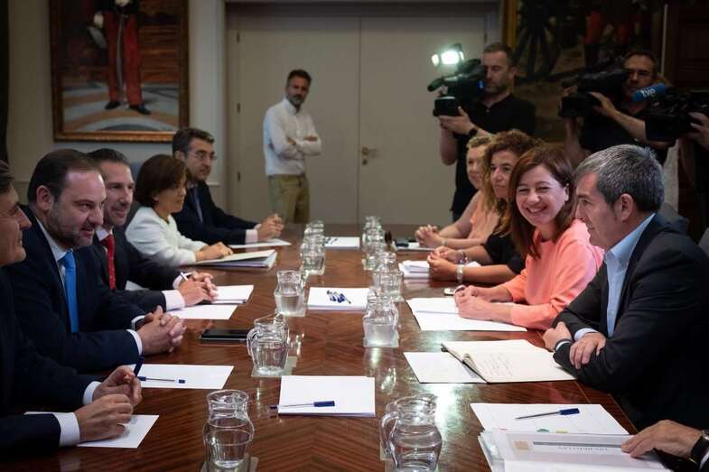 Imagen del encuentro entre Ábalos, Clavijo y Armengol (Foto TA).