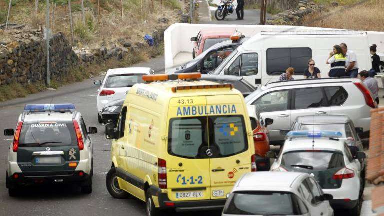 Agentes de la Policía Judicial de la Guardia Civil investigan el suceso (Foto Canarias7).