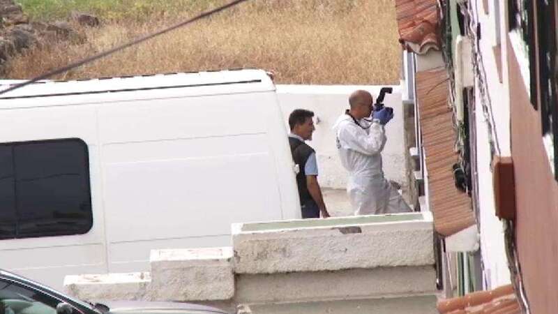 Investigadores forenses en el lugar del suceso (Foto Atlas).