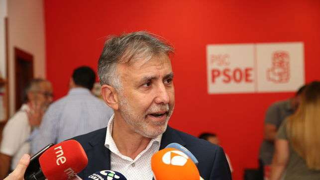 Ángel Víctor Torres, secretario general del PSOE canario  (Foto EFE)