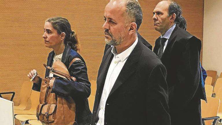 Celso Perdomo y Mónica Quintana, durante una de las sesiones del juicio (Foto TA)