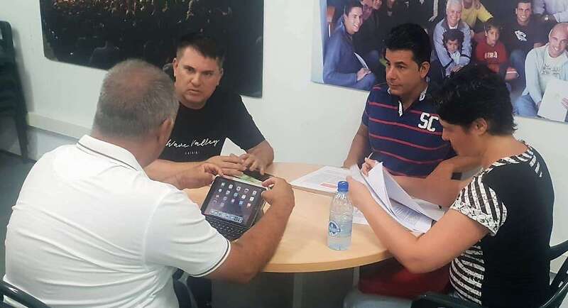 Reunión de Campos co representantes de la plataforma denominada Opositores y Profesores de Canarias (Foto TA)