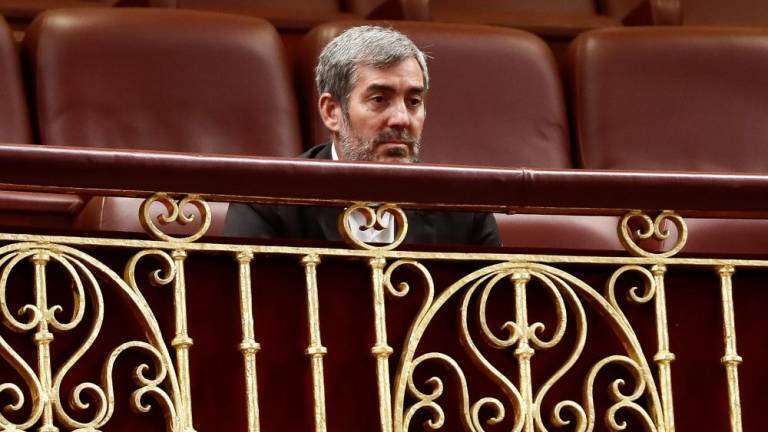 El presidente de Canarias, Fernando Clavijo, siguió desde la tribuna del Congreso la votación de la reforma del Estatuto de Autonomía (Foto EFE)