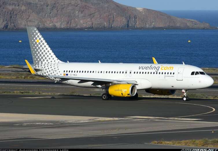 Avión de Vueling en Gando (Foto Antonio Hernández León)