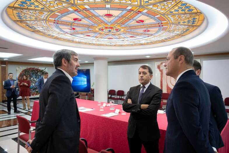 El presidente Fernando Clavijo junto a los alcaldes Augusto Hidalgo y José Manuel Bermúdez (Foto TA)