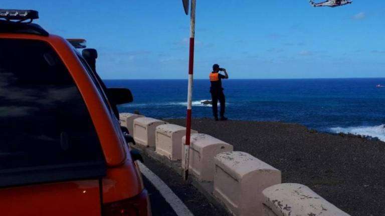 Miembro de Protección Civil durante la búsqueda del joven (Foto @Protecivilsctfe)