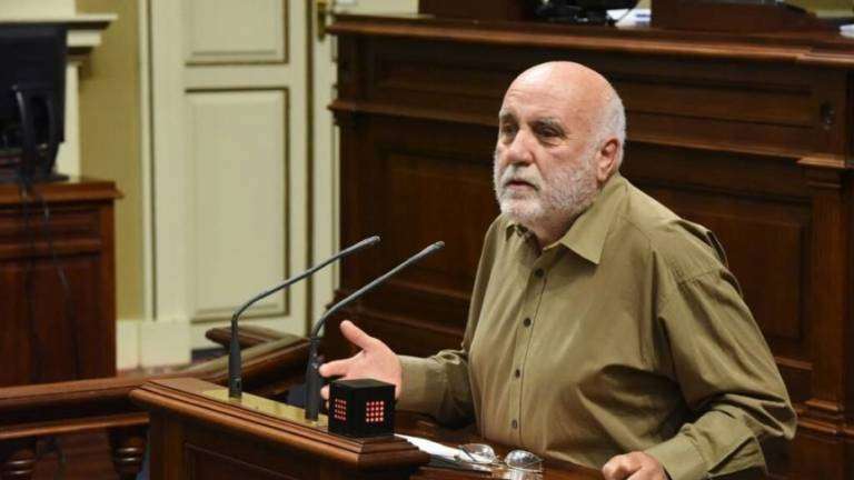 Imagen de archivo del diputado Manuel Marrero en una intervención en la Cámara regional (Foto TA)