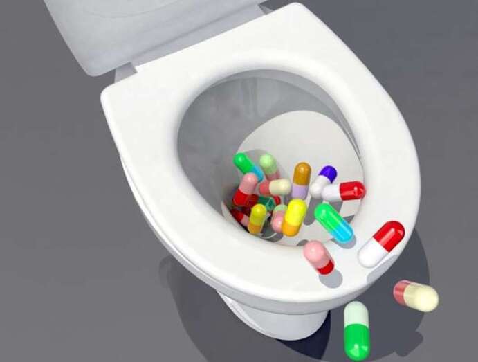 Campaña de concienciación sobre tirar medicamentos por el water (Foto TA)