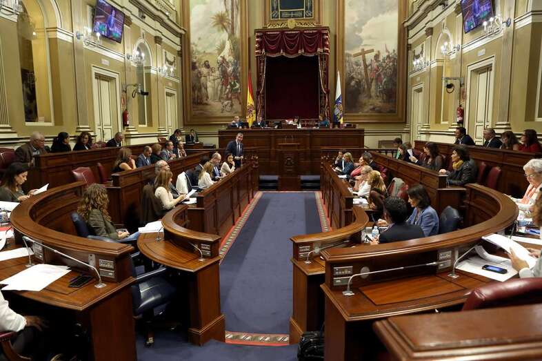 Imagen de archivo de un Pleno del Parlamento de Canarias (Foto TA)