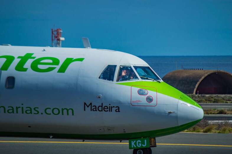 Imagen de archivo de un avión de Binter (Foto Antonio Rico)
