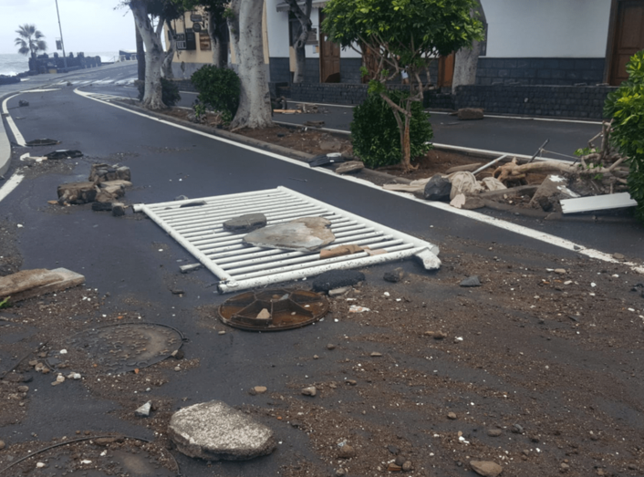 Imagen de los destrozos que el temporal ha dejado en Garachico (Foto TA)