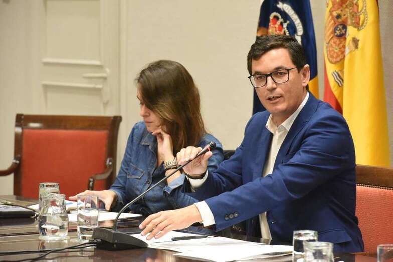El teldense Pablo Rodríguez, este lunes en el Parlamento (Foto TA)