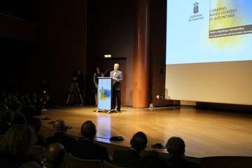 Acto institucional para realzar el nuevo Estatuto de Autonomía de Canarias (Foto Acfi Press)