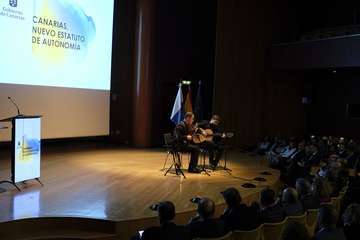 Acto institucional para realzar el nuevo Estatuto de Autonomía de Canarias (Foto Acfi Press)