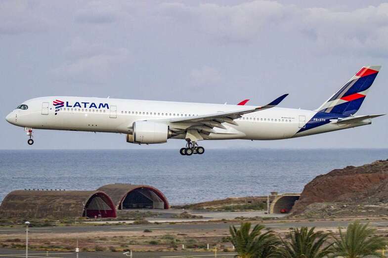 Imagen de archivo de una aeronave momentos antes de tomar tierra en Gando (Foto Antonio Rodríguez)