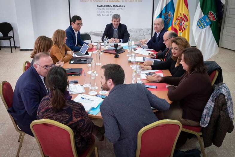 Imagen del Consejo de Gobierno que el Ejecutivo canario celebró este lunes en La Graciosa (Foto TA)