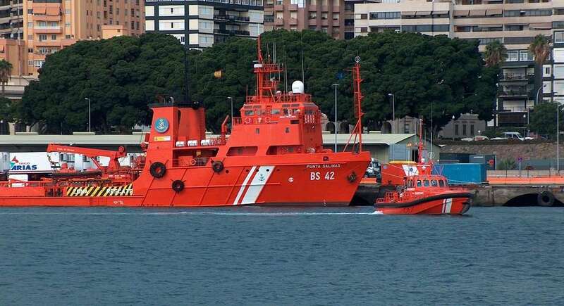 El buque Punta Salinas de Salvamento Marítimo que localizó el cadáver (Foto TA)