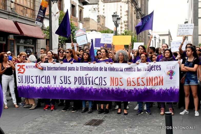 Imagen de archivo de una marcha contra la violencia de género en la capital grancanaria (Foto Antonio Alí)