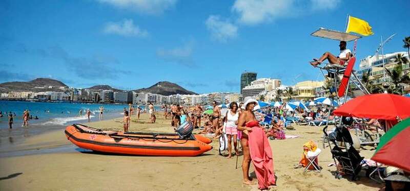 Imagen de archivo de la playa de Las Canteras (Foto TA)