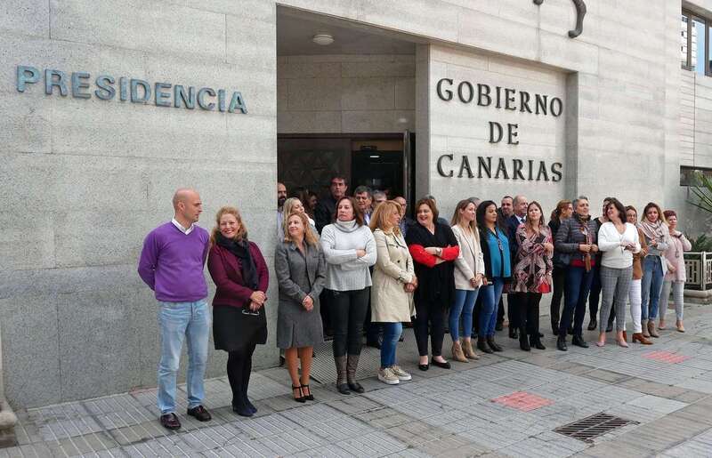 Imagen de una concentración este viernes a las puertas de la sede del Gobierno de Canarias en la capital grancanaria (Foto Acfi Pres)