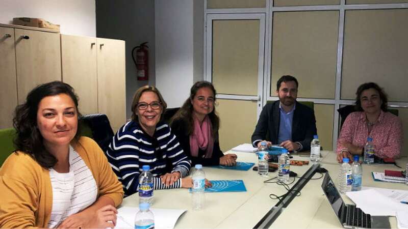 Isaac Castellano con el equipo redactor del documento (Foto TA)