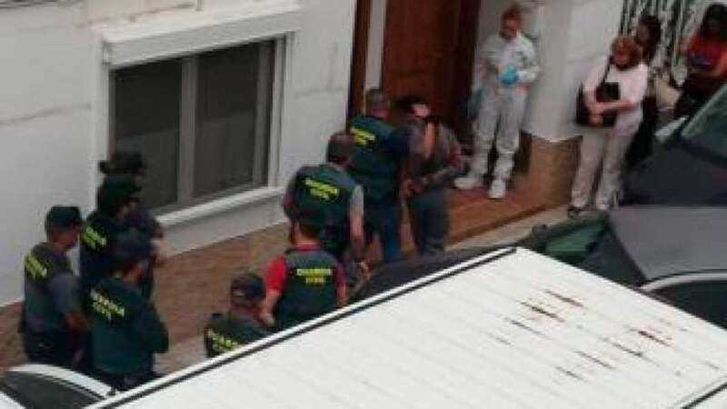 Imagen del registro en la vivienda del padre y presunto asesino (Foto TA)