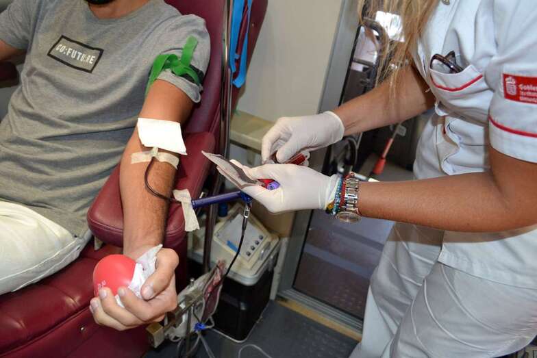 Donante de sangre en una unidad del ICHH (Foto TA)