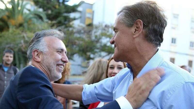Ángel Víctor Torres, candidato del PSOE a la presidencia del Gobierno de Canarias y Juan Fernando López Aguilar, candidato al Parlamento Europeo (Foto EFE)