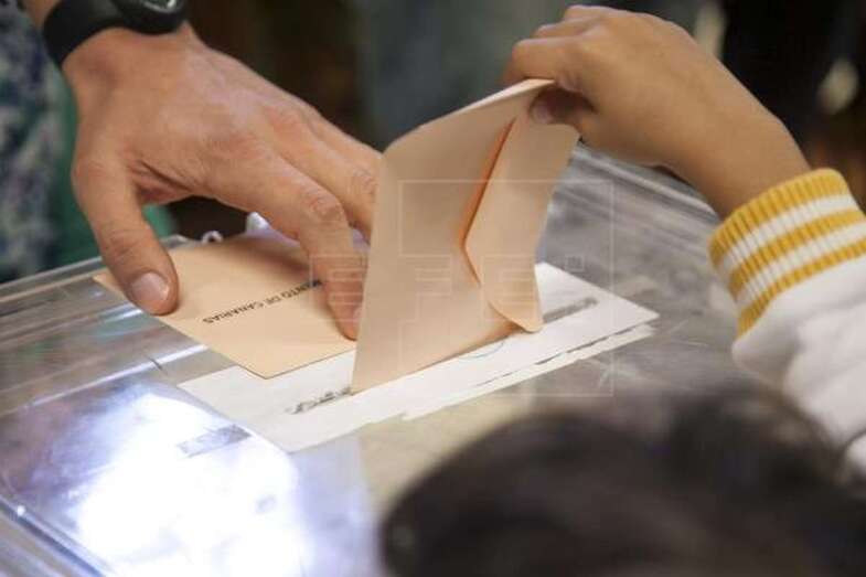 Foto de archivo de un colegio electoral de Las Palmas de Gran Canaria (Foto EFE / Ángel Medina G.)