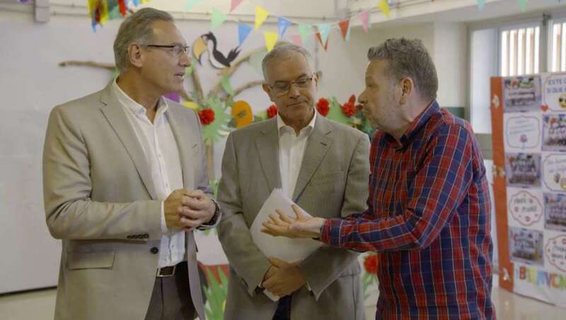 El cocinero y presentador Alberto Chicote, con cargos del Gobierno canario (Foto TA)