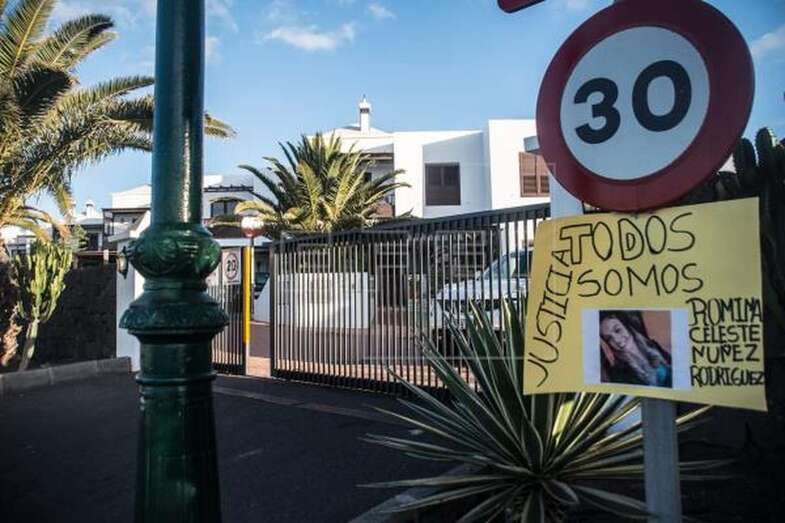 Imagen de la urbanización de Costa Teguise donde residía la joven Romina Celeste Núñez (Foto Efe / Javier Fuentes)