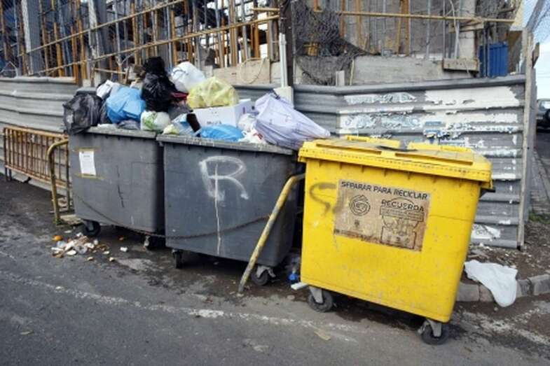 Recipientes para la recogida de basura en Telde (Foto TA)