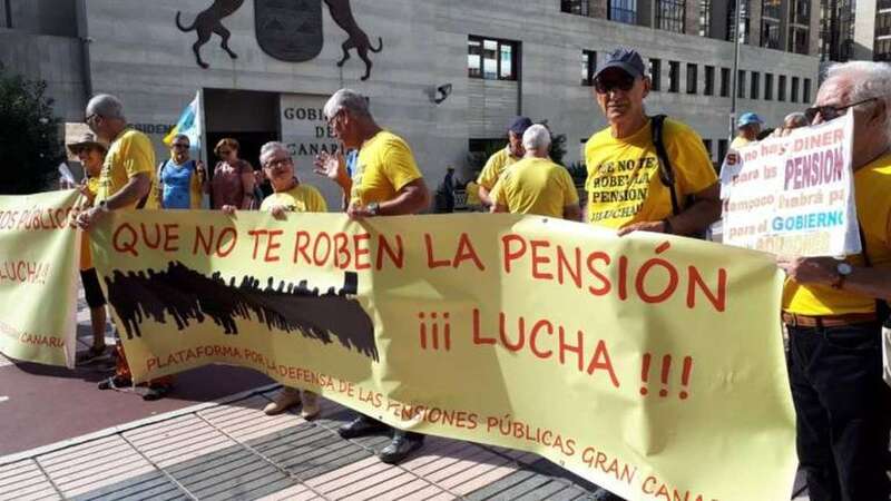 Imagen de archivo de una protesta en defensa de las pensiones públicas ante la sede del Gobierno canario en Las Palmas de Gran Canaria (Foto Canarias7)