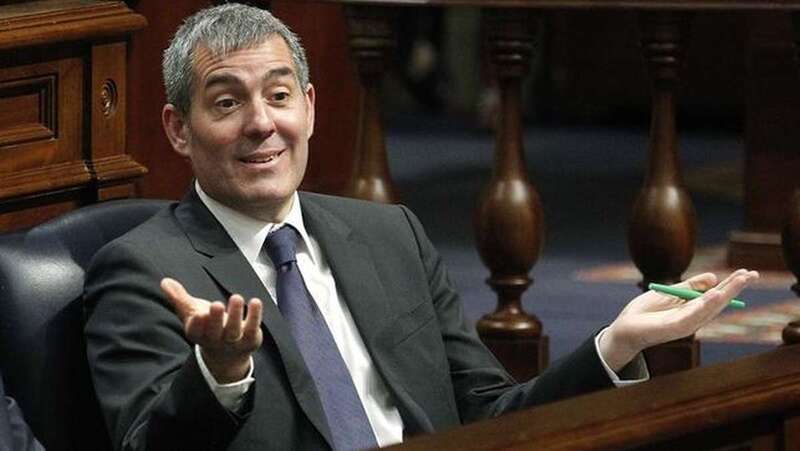 El expresidente del Gobierno de Canarias, Fernando Clavijo, durante un pleno en el Parlamento de Canaria (Foto EFE).