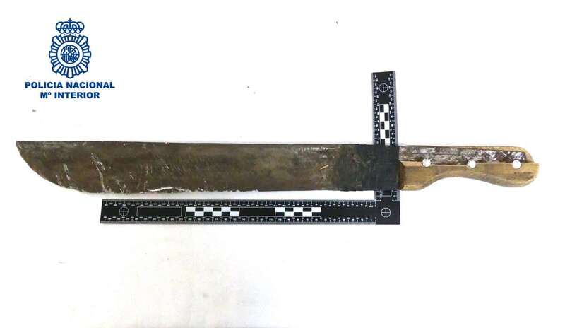 El arrestado se dirigió al domicilio de la víctima con un machete (Foto TA)