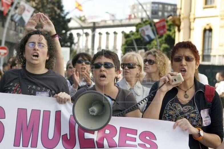 Imagen de archivo de una manifestación en la capital tinerfeña para conmemorar el Día Internacional de la Mujer Trabajadora (Foto Efe / Cristóbal García)