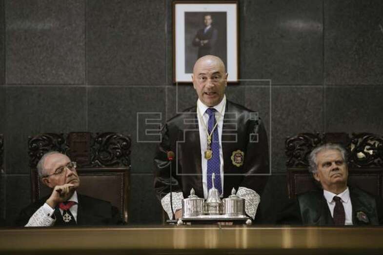 Imagen de archivo del presidente del TSJC, Antonio Doreste (c) (Foto Efe / Quique Curbelo)