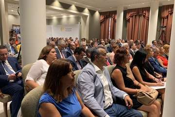 El Parlamento regional reconoce a la Policía Local y Protección Civil de Telde su labor en la extinción de los incendios (Foto TA)