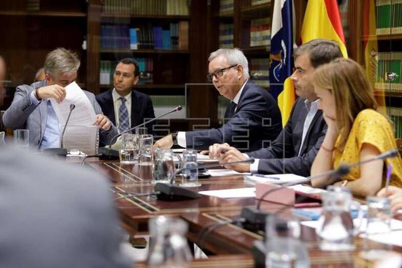 El consejero de Obras Públicas, Transportes y Vivienda, Sebastián Franquis (Foto Efe / Ramón de la Rocha)