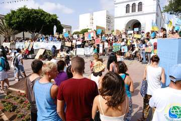 Miles de personas se movilizan en Canarias ante la emergencia climática (Foto TA)