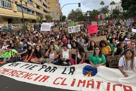 Miles de personas se movilizan en Canarias ante la emergencia climática (Foto TA)
