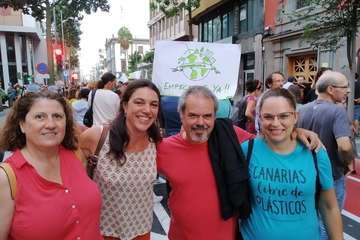 Miles de personas se movilizan en Canarias ante la emergencia climática (Foto TA)